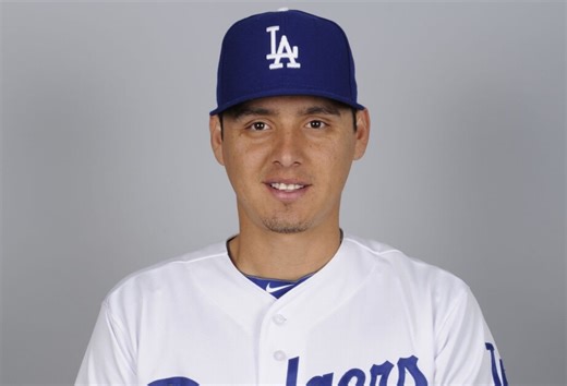 Former infielder Luis Cruz makes return to Dodgers organization