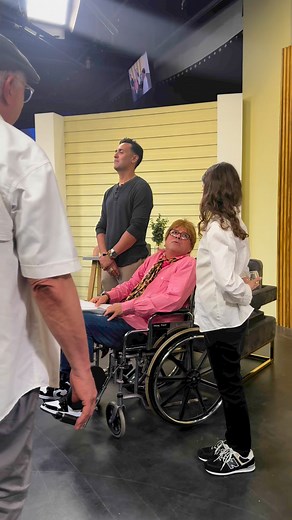 28K views · 339 reactions | ¡No te pierdas el segmento de la Burcu ahora en el Remix! 藍 | El Remix | Facebook