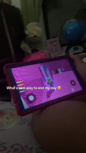 The scream sounded so fake..I swear it wasn’t 🥹🥹🥹 #olebrandselect #trend #viral #real #roblox #punchbutton #punchbuttomtower #scary #scream #game #real I’ll make another video rn but pressing a random button I found on the end of the map 😛😛😛