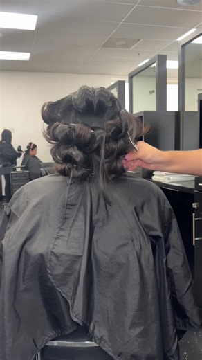 Bombshell Layers and Blowout for Stunning Hair