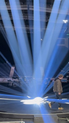 🔥 Největší stage v historii LUCIE! 🔥 Zkoušíme všechno – světla, oheň, projekce i létajícího Štěpána – tohle turné ke 40. narozeninám bude jízda! 🪽✨ Startujeme už zítra v Ostravě – těšíme se na vás! ❤️ 🎫 Lístky najdete v komentářích! | LUCIE