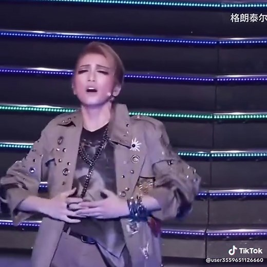 【宝塚】礼真琴のかっこいいパフォーマンス集！FNS歌謡祭「ギラギラ」や「夜に駆ける」カバーも