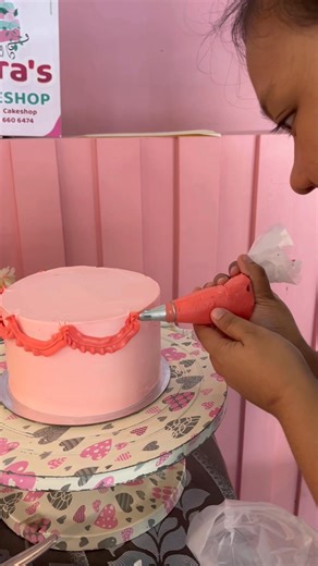One on one Cake Deco Tutorial #cakedeco #1on1sessions #koronadalbaking | Tyra's Cakeshop