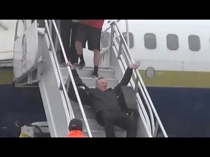 Republican Senator Falls Down Stairs Exiting Plane