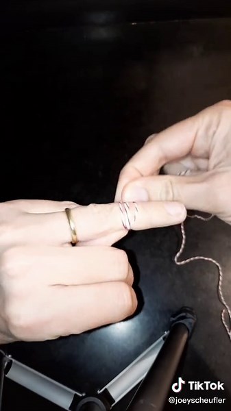Amazing trick to remove a ring that is stuck on your finger #trick #lifehack #ring