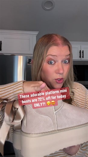These mini platform boots are on a huge sale for today only! #miniplatformboots #platformboots #womensboots #furlinedboots