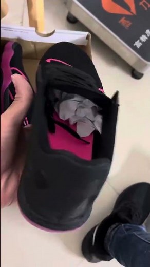 Nike Reactgato IC Futsal/Indoor Soccer Shoes - Black/Pink