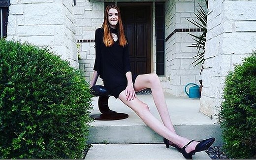 Meet The Tallest Woman, Maci Currin | Wiki/Bio, Height, Age, Net Worth, Career, Tiktok, Disease and Parents - Profvalue Blog