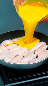 1.6M views · 38K reactions | ¡Este es el secreto para conseguir mejores alitas de pollo que las de KFC! Ingredientes: alitas de pollo: 2 kg huevos: 4 pza almidón : 100 g mantequilla: 100 g sal: 5 g pimienta negra: 5 g pimentón dulce : 5 g ajo: 10 g ketchup: 80 g miel: 50 g mostaza en granos: 35 g salsa de soja: 65 ml limón: 1 pza | Gustoso.tv | Facebook