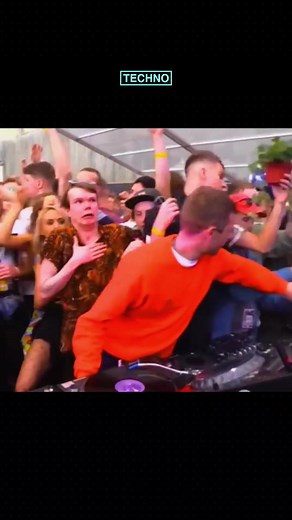 When the bass hits 🔊 #techno #dj #technomusic