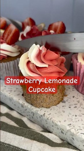 Strawberry Lemonade Cupcakes 🧁 🍓🍋