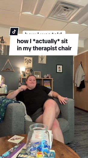 Comfortable Therapist Chair Positions for Better Therapy Sessions