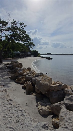Discover the relaxing beauty of Ocean Inlet Park in Boynton Beach — where the Atlantic Ocean meets the Intracoastal. With its soft sands, calm inlet waters, and coastal breeze, it’s the perfect spot for a peaceful walk, fishing, or just watching boats drift by. 🌊 ✨ Highlights: Stunning ocean and inlet views 🌅 Walkways, picnic areas, and fishing spots 🎣 Peaceful atmosphere near Boynton Beach 🌴 📍 Location: Ocean Inlet Park, Boynton Beach, Florida 🎬 Lost In Lakes showcases Florida’s most rela