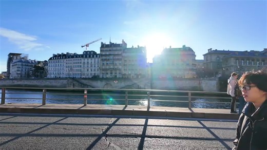Exploring Paris City Center: Cafés and Crowds in 4K
