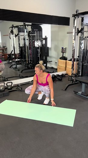 Ab Workout 🔥 SAVE this workout ⭐️ 3 exercises 3 rounds Set a timer for 1 minute: plank knees bicycle crunches weighted crunch ups Save this workout & leave a comment! ☺️ #abs #core #abworkout #sixpack #snatched #waist #coreworkout #challenge #fyp #foryoupages #fit #workouts #weightloss #strong #yoga #slim #women #mackenziewellsfitness