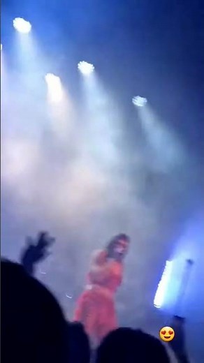 Tove lo -flashing the crowd#flashing