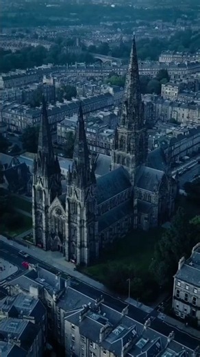 The Scottish Capital with a 900-Year-Old Castle #travel