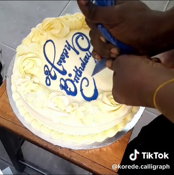 Master Cake Calligraphy for Stunning Birthday Cakes