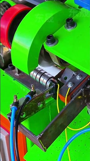 PVC water pipe cutting pipe cutting machine automatic pipe cutting machine.