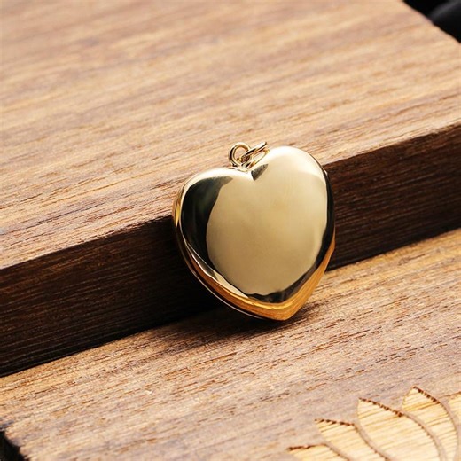 Custom Photo Locket Necklace - Engravable Vintage Locket Pendant in 18K Gold and Platinum - Etsy