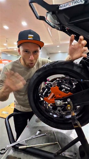 Here is why I use 2 brake calippers on KTM 390 DUKE rear brake 🤓 | Rok Bagoros - stunt rider