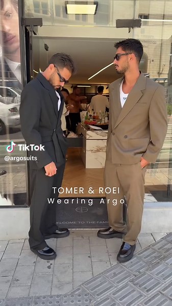 באיזו חליפה נראה אתכם באירוע הבא שלכם? החומה או השחורה? #manstyle #חליפות #fyp #סטייל