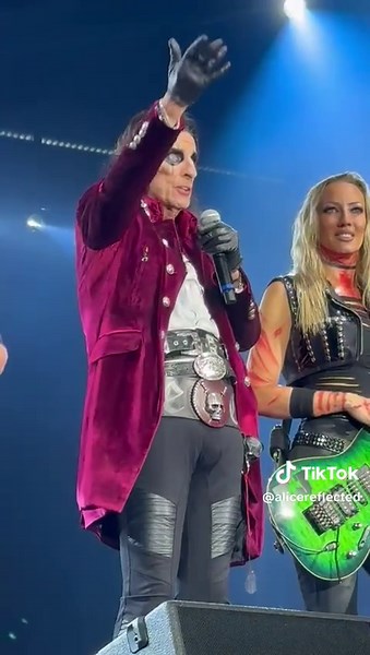 Tributo a Ozzy Osbourne por Alice Cooper