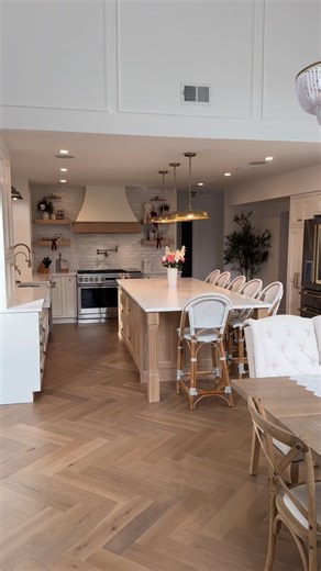 ART OF KITCHEN on Instagram: "Fresh look, festive season. This kitchen is ready for the holidays. 🎄✨👌 Designed and installed by @artofkitchentile Cabinets @wwwoodproducts • • • #kitchendesign #kitchenremodel #interiordesign #kitcheninspiration #builder #kitchen #kitchendecor #newjersey #kitchenrenovation #interiordesigner #interior4you #kitchenforlife #dream #dreamhomes #dreamcometrue #contractor #constructionlife #buildersofig #kitchenofinstagram #architechture #realtor #realtor #newyork"