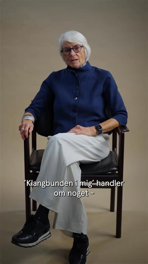 I dag udkommer Birgitte Possings nye bog KLANGBUNDEN I MIG. Som ganske ung fik Birgitte Possing af sin mor overdraget en skotøjsæske med strenge pålæg om først at åbne den, når hun selv var blevet gammel. Æsken viste sig at indeholde et utal af breve, Birgitte Possings forældre havde skrevet til hinanden i deres ungdom under Anden Verdenskrig. Brevene satte hende i gang med et detektivarbejde: Bevæbnet med sin forskningserfaring, sin historiske viden, sin fortrolighed med arkivarbejde og ikke mi