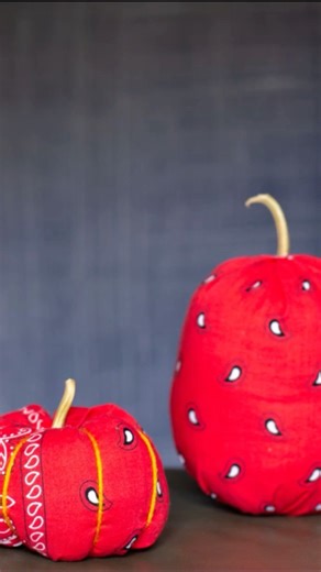 Dollar store bandanas turn into fun fall decor in minutes! No sewing required ❤️🎃. Instructions: https://heatherednest.com/diy-bandana-pumpkins/ #pumpkindecor #bandanastyle #fabricpumpkins #bandanapumpkin #dollartreepumpkins #dollarstorepumpkins #dollartreefalldecor #dollarstorefalldecor #fauxpumpkins | The Heathered Nest