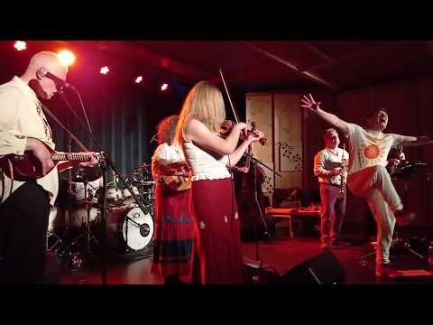 Vágtázó Csodaszarvas / Örömtüzek