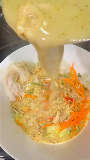 Traditional Nom Banh Chok: Cambodia’s Signature Rice Noodles with Samlor Khmer