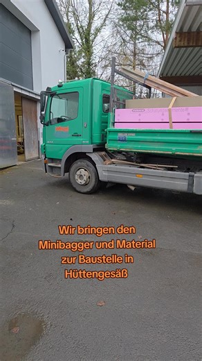 Minibagger und Materiallieferung zur Baustelle in Hüttengesäß