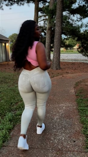 Juicyboo on Instagram: "Waist snatched, walk unmatched 😮‍💨🍑"