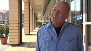 92K views · 2.7K reactions | Rolf und Ben Becker: Vater und Sohn standen das erste Mal gemeinsam vor der Kamera.  Wir haben die beiden Herren bei den Dreharbeiten im März um ein kleines Interview gebeten.  Viel Freude dabei! | In aller Freundschaft | Facebook