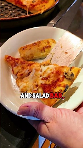 Time Travel to the '90s: Dining at a Vintage Pizza Hut