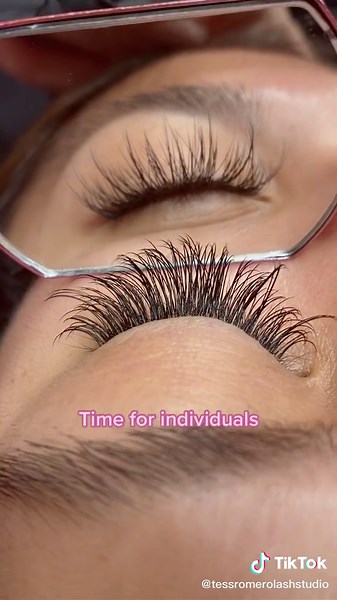 Achieve Stunning Classic Lashes with Spikes - Lash Extensions Tutorial
