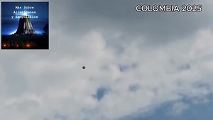 182K views · 9.5K reactions | 2025 Colombia  Testigo logra filmar entre las montañas una esfera que navega esa zona. Nótese un peculiar zumbido al aproximarse así como un halo electromagnético alrededor de la misma.. Es una toma realmente muy buena..! | Más sobre Alienigenas y Exopolitica | Facebook