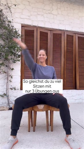 Sitzen den ganzen Tag? So gleichst du zu viel Sitzen mit nur 3 Übungen aus- und bringt Bewegung in den steifen Rücken. Perfekt für zwischendurch – ob im Büro, zu Hause oder in der Mittagspause. Keine Ausrüstung nötig, super easy und mega effektiv. Du willst mehr? Starte mit mir in die EASY FIT CHALLENGE ab Sonntag, 4.01. 👉Alle Infos auf meiner Webseite 💬Macht dein Rücken Probleme? #rücken #rückentraining #bewegungtutgut | Mimi Lawrence
