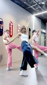 'MONEY' - LISA - DANCE HIGHLIGHT CLIP #1 LISA update IG reel video highlight vũ đạo 'MONEY' đầu tiên: https://t.co/CSl7JbiGA8?amp=1 ----- 🔥 Chúc mừng 'MONEY' Performance đạt 20.4M views trong 24h đầu, trở thành Video Performance được xem trong 24h đầu nhiều nhất, phá kỷ lục của 'How You Like That' Dance Practice - BLACKPINK (18.9M views). 'MONEY' hiện đang lọt top thịnh hành Youtube của 70 quốc gia. ----- 🚨 VOTE MWAVE WHOSFAN CHO LALISA NGAY: —Mwave: https://www.mwave.me/en/mcountdown —Hướng d
