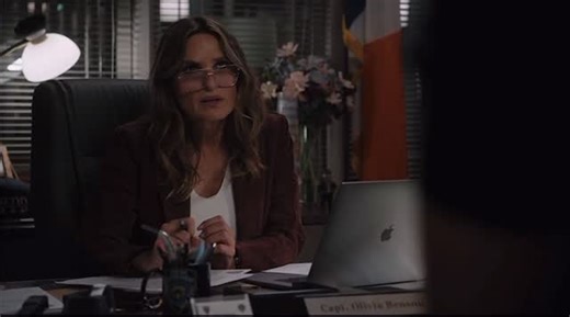 Kristy on Instagram: "When your heart drops 😭 “Captain, I just got an urgent call from Sgt. Bell. Detective Stabler’s in the hospital.” And girl was off like the wind 🌬️ to check on her man… Michele—in the words of Elliot Stabler, “LOVE YOU. Good night.” #MariskaHargitay #OliviaBenson #SVU27 #Spoiler #EO #TheCallYouAlwaysFear #ElliotStabler #Reels"