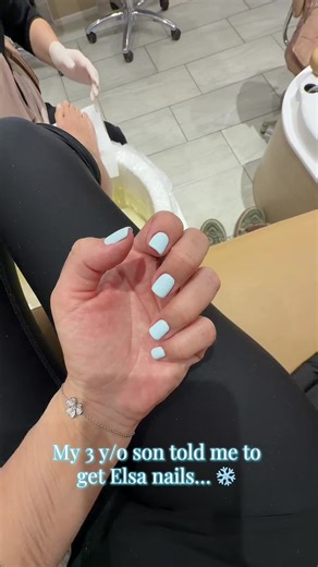 Elsa nails it is. Might as well I am frozen 🥶 #selfcare #nails #manicure #elsa #momlife