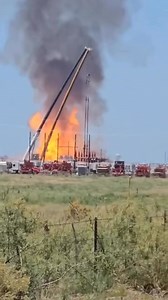 🚨 #SucediendoAhoraMismo Estamos al tanto de las enormes llamaradas en las coordinadas (32.1439720, -101.9746410) o lo que otro testigo que vive cerca de donde esto sucedió, “Esto es en Midland y Stanton en el condado de Martin, por el 1208 y 1212 donde está la Y”. “Han pasado seis o siete pagadoras”. Estamos investigando y en cuanto tengamos mas información proporcionaremos los datos aquí. #Llamaradas #EnormesLlamaradas #midlandtx #condadomartin | Patsy Casas Telemundo20