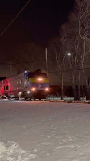 LIRR DE30AC 414 arrives at Oyster Bay #lirr #train