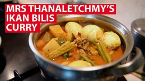 Forget fish head. With just a handful of ikan bilis and salted fish, the late Mrs Thanaletchmy could make an Indian curry a feast for the senses. READ MORE: http://bit.ly/2pgTwxy Here's to the waning art of cooking with humble ingredients. #VanishingHomeRecipes | CNA Insider