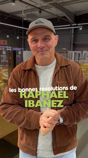 Coeur de Frais • Landes & Côte Basque on Instagram: "En ce début d’année, Raphaël a pris de bonnes résolutions… et elles ont du goût 🌱 Manger plus de fruits et légumes frais, privilégier des viandes locales, se faire plaisir avec des gourmandises d’ici. Mais surtout, continuer à consommer en conscience : soutenir les producteurs locaux, valoriser le savoir-faire de notre région et faire vivre l’économie locale. Parce que bien manger, c’est aussi une façon de s’engager 💚"
