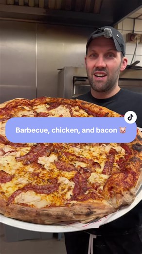 Delicious Barbecue Chicken and Bacon Pizza Recipe