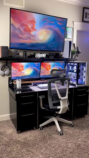 Follow for more desk setup inspo! Workspace video by dadrianca on IG #desksetup #minimaldesksetups #workspacegoals #productivitysetup