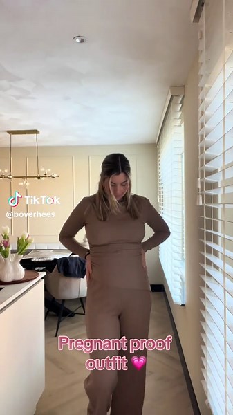 Stylish and Comfortable Pregnant Proof Outfit Ideas 💗