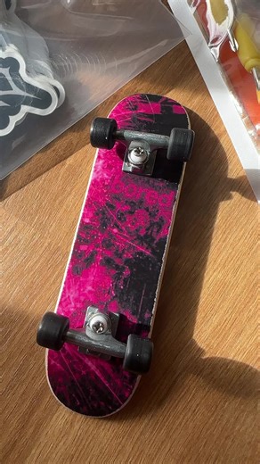 new wheels. new bored drop 🔜 #fingerboard #techdeck #fingerboarder #bored #fingerboardsetup